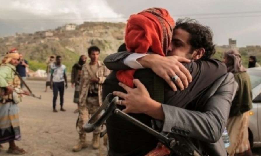 تبادل 16 أسيرا و13 جثة بين مقاومة البيضاء والحوثيين
