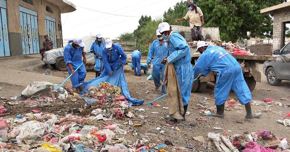 برعاية محافظ الحديدة.. مدير عام حيس يدشن الحملة الشاملة لرفع القمائم والمخلفات