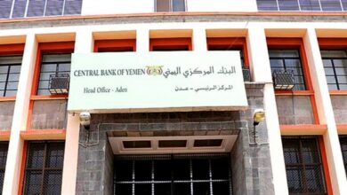 البنك المركزي يستهجن مزاعم مضللة حول خروج مبالغ مالية عبر مطار عدن دون علمه