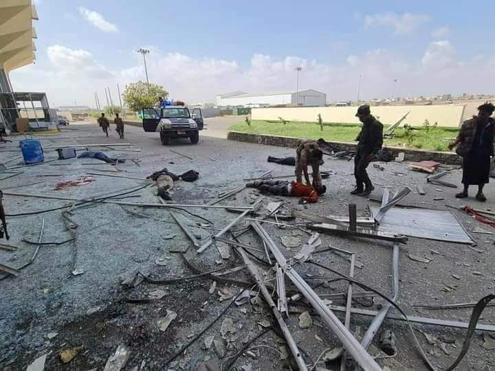 مليشيا الحوثي تستهدف مطارعدن لحظة وصول الحكومة الجديدة