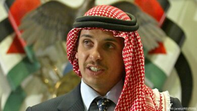 ملك الأردن يوافق على تقييد اتصالات وإقامة وتحركات الأمير حمزة