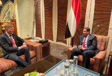 وزير الخارجية يبحث مع المبعوث الاممي التصعيد الحوثي الارهابي