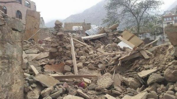مليشيا الحوثي تفجر منزل مواطن في تعز