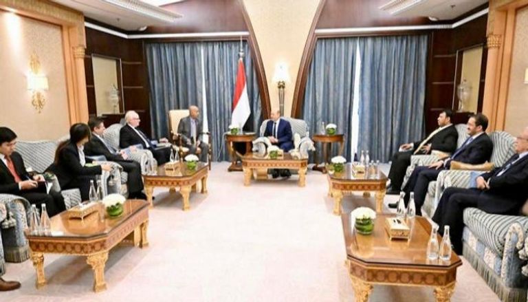 مجلس القيادة الرئاسي يؤكد أهمية الردع الدولي للتهديدات الحوثية