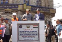 العميد طارق صالح يدشن بدء العمل في مشروع شق ومسح شوارع المخا