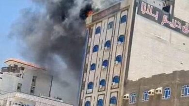عدن : اندلاع حريق هائل في فندق سياحي بخط التسعين