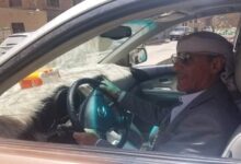 رجل أعمال يقدم هدية "باهظة الثمن" لمعلمه في صنعاء بعد 30 عاماً