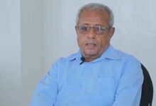 مسؤول حكومي: إغلاق طريق حيس الجراحي جريمة حرب