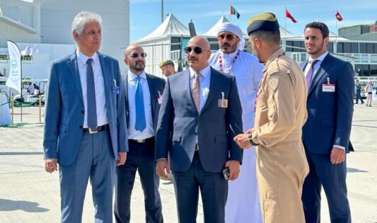 عضو القيادة الرئاسي ووزيرا الدفاع والصناعة يشاركون افتتاح معرض دبي للطيران