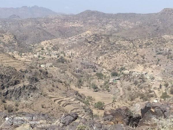 مليشيا الحوثي تقتل خمس نساء بمسيّرة استهدفت أعيانًا مدنية في مقبنة غرب تعز