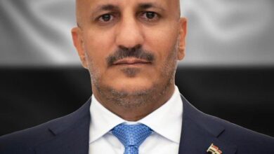 عضو القيادة الرئاسي طارق صالح يعزّي في وفاة المناضل الكبير أحمد مساعد حسين