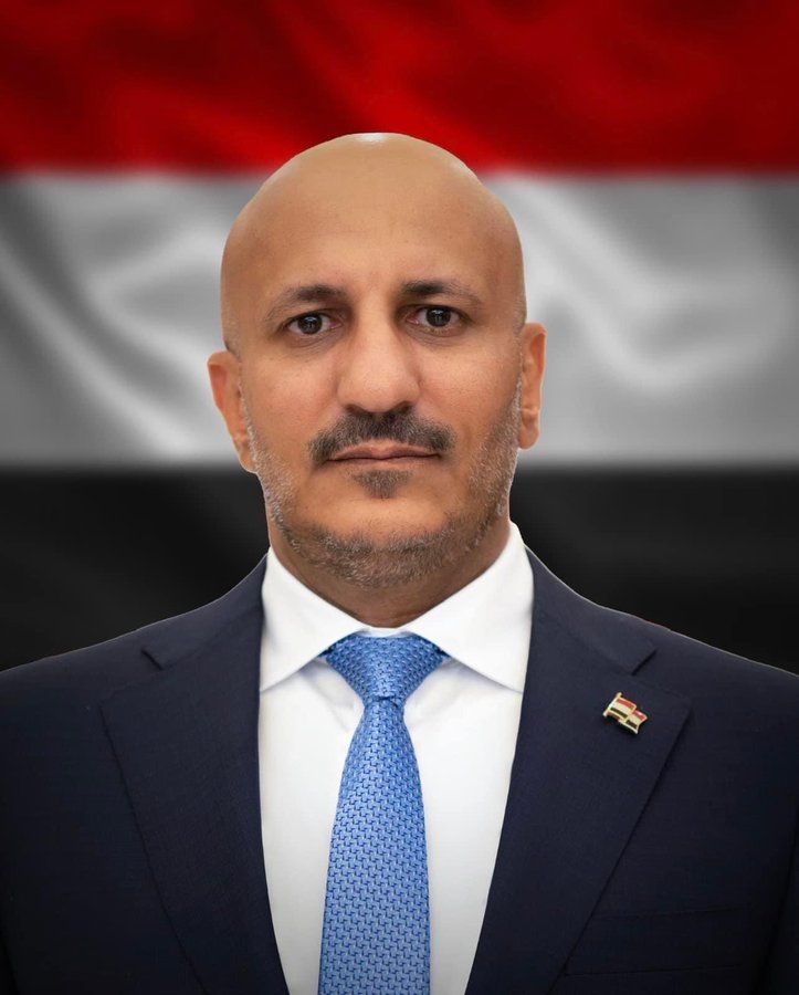 عضو القيادة الرئاسي طارق صالح يعزّي في وفاة المناضل الكبير أحمد مساعد حسين