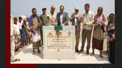 بدعم كويتي.. مدير عام المخا يضع حجر الأساس لقرية سكنية جديدة في ريف المديرية