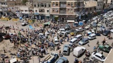 هيومن رايتس: الحوثي يستخدم فك الطرق في تعز دعاية لإخفاء انتهاكاته الأخيرة