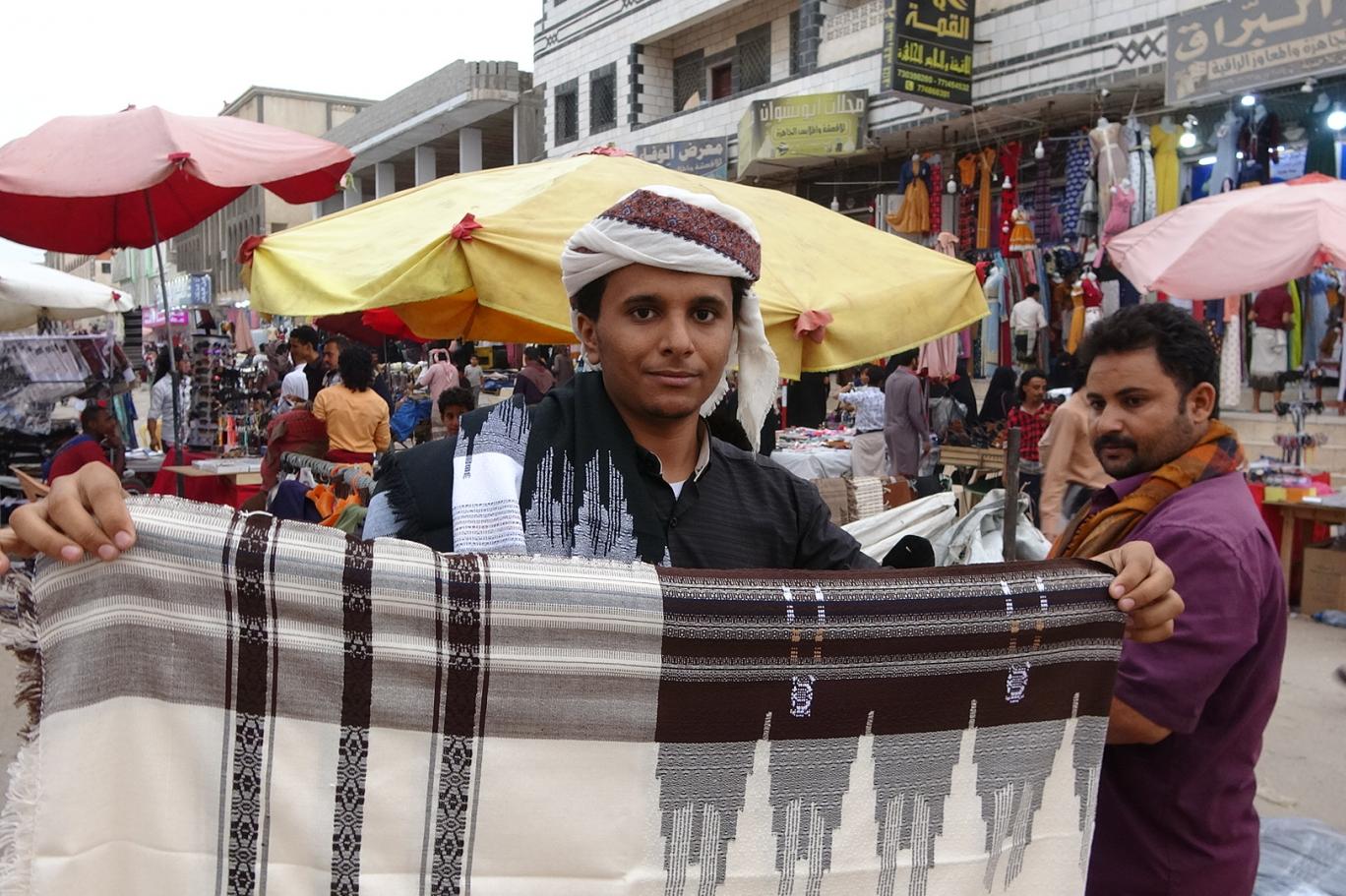 “العيد” ينعش تجارة المعاوز.. إرث الأجداد للأبناء