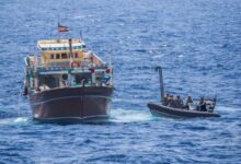 البحرية الأمريكية تعلن عن ضبط نحو 2400 كيلوجرام من الحشيش المخدر في بحر العرب