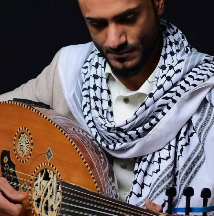 مليشيا الحوثي تختطف فنانًا بسبب عزفه أغاني وطنية