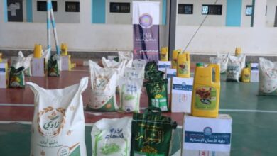 إنسانية الوطنية توزع دفعة جديدة من المساعدات الغذائية للمعلمين في الخوخة