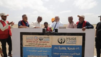 محافظ الحديدة يضع حجر الأساس لقرية سكنية جديدة في الخوخة