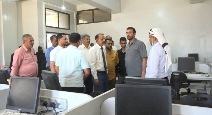 إنسانية الوطنية تبدأ العمل على مشروع الطاقة الشمسية ومعمل الحاسوب في فرع جامعة تعز بالتربة