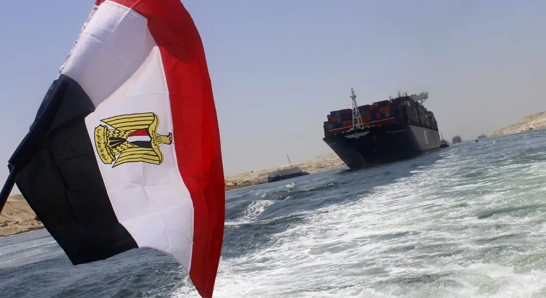 قناة السويس تدعو شركات الشحن إلى العودة لعبور القناة بعد استسلام مليشيا الحوثي