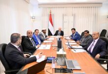 مجلس القيادة الرئاسي يجتمع برئيس مجلس الوزراء ويطلع على أولويات حكومته