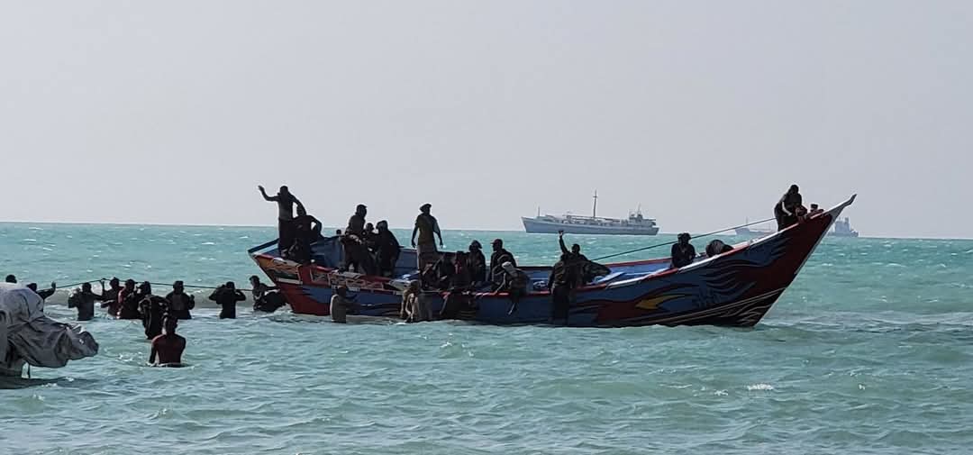 عودة 37 صياداً من الحديدة بعد احتجازهم شهرًا في إريتريا ومصادرة قواربهم