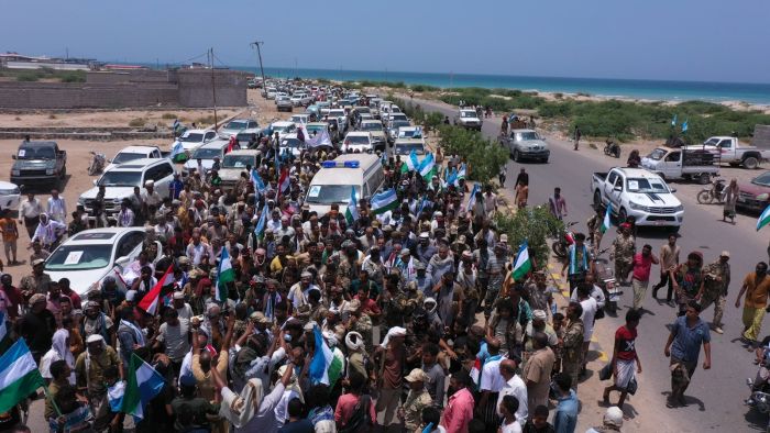 تشييع مهيب للشيخ المناضل عبدالرحمن حجري في الخوخة