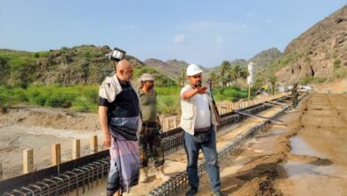 محامية أمريكية: الحوثيون دمروا الطرق والجسور في الحديدة لحظر مرور المساعدات