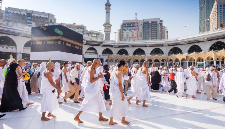 حجاج اليمن يكملون مناسك الحج بنجاح والأوقاف تشيد بجهود السعودية في التنظيم