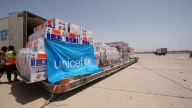 وصلت عدن.. اليونيسف توفر 3.4 مليون جرعة لقاح لشلل الأطفال