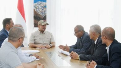 طارق صالح يترأس اجتماعًا مشتركًا من هيئة الأراضي ومحافظة الحديدة