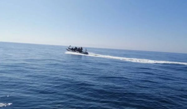 انتشال جثة الشاب المفقود في حادث غرق بسواحل حضرموت