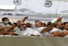 ضيوف الرحمن يؤدون رمي جمرة العقبة الكبرى في أول أيام عيد الأضحى 
