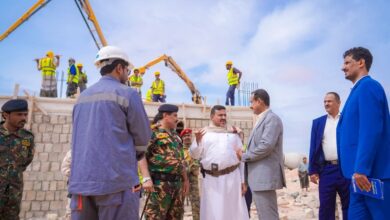 محافظ شبوة يتفقد مستوى الإنجاز في مشروع مركز الطوارئ بتمويل إماراتي