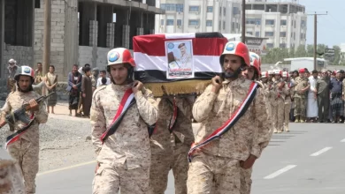 المقاومة الوطنية تشيع الشهيد القفاز إلى فردوس حراس الجمهورية في المخا
