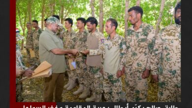 طارق صالح يكرّم أبطال بحرية المقاومة وخفر السواحل لإنقاذهم مواطنين من سيول الساحل الغربي
