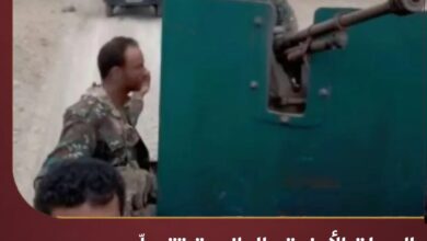 الحملة الأمنية بالوازعية تتسلّم المطلوب الأمني أحمد حيدر بعد تسليمه من قبيلته الحملة الأمنية بالوازعية تتسلّم المطلوب الأمني أحمد حيدر بعد تسليمه من قبيلته