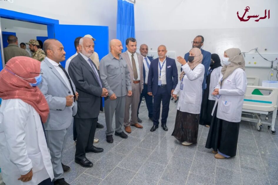 نائب رئيس مجلس القيادة طارق صالح يفتتح مستشفى الشيخ محمد بن زايد في الخوخة نائب رئيس مجلس القيادة طارق صالح يفتتح مستشفى الشيخ محمد بن زايد في الخوخة
