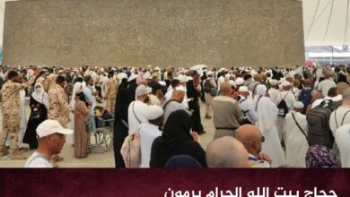 حجاج بيت الله الحرام يرمون جمرة العقبة وسط أجواء منظمة