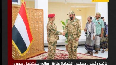 نائب رئيس مجلس القيادة طارق صالح يستقبل جموع المهنئين بعيد الأضحى في ذوباب المندب