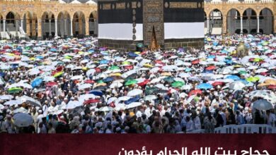 حجاج بيت الله الحرام يؤدون طواف الوداع إيذانًا باختتام مناسك الحج