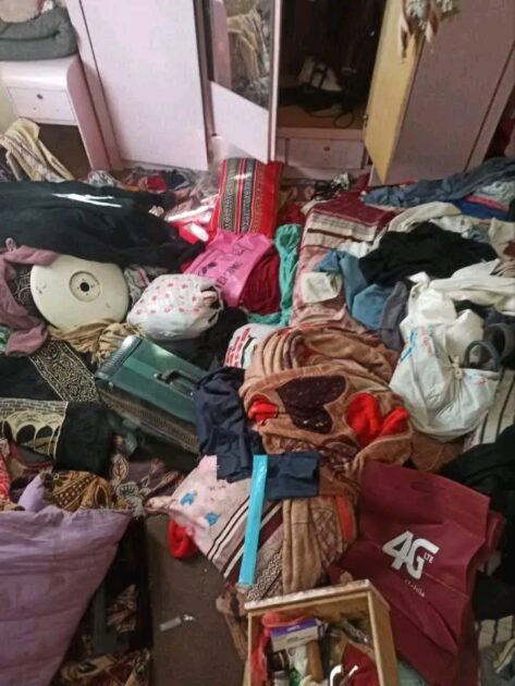 الحوثيون يختطفون أبو بارعة بعد اقتحام منزله وزوجته تصرخ وتستغيث الحوثيون يختطفون أبو بارعة بعد اقتحام منزله وزوجته تصرخ وتستغيث