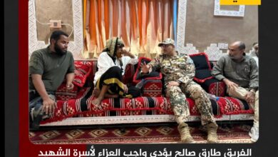 طارق صالح يؤدي واجب العزاء لأسرة الشهيد العميد يحيى وحيش في الخوخة طارق صالح يؤدي واجب العزاء لأسرة الشهيد العميد يحيى وحيش في الخوخة