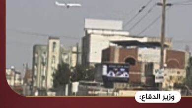 قصفنا مدرج مطار صنعاء لمنع طائرة إيرانية من الهبوط - وزير الدفاع